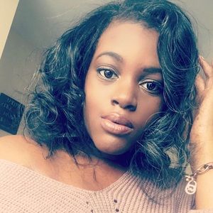 Meet your Posher, Alexis